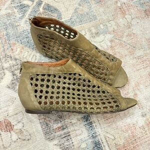 Sundance Delphia Green Leather Peep Toe Sandals Size 37 / 6.5-7